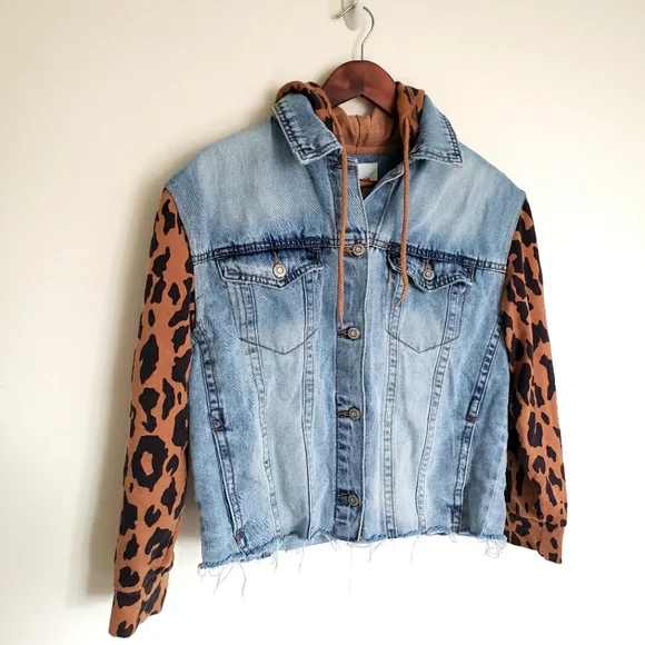 ๐SOLD๐ Kensie Jeans Jean Jacket Womens Size Medium Leopard Print Raw Hem - Picture 1 of 11
